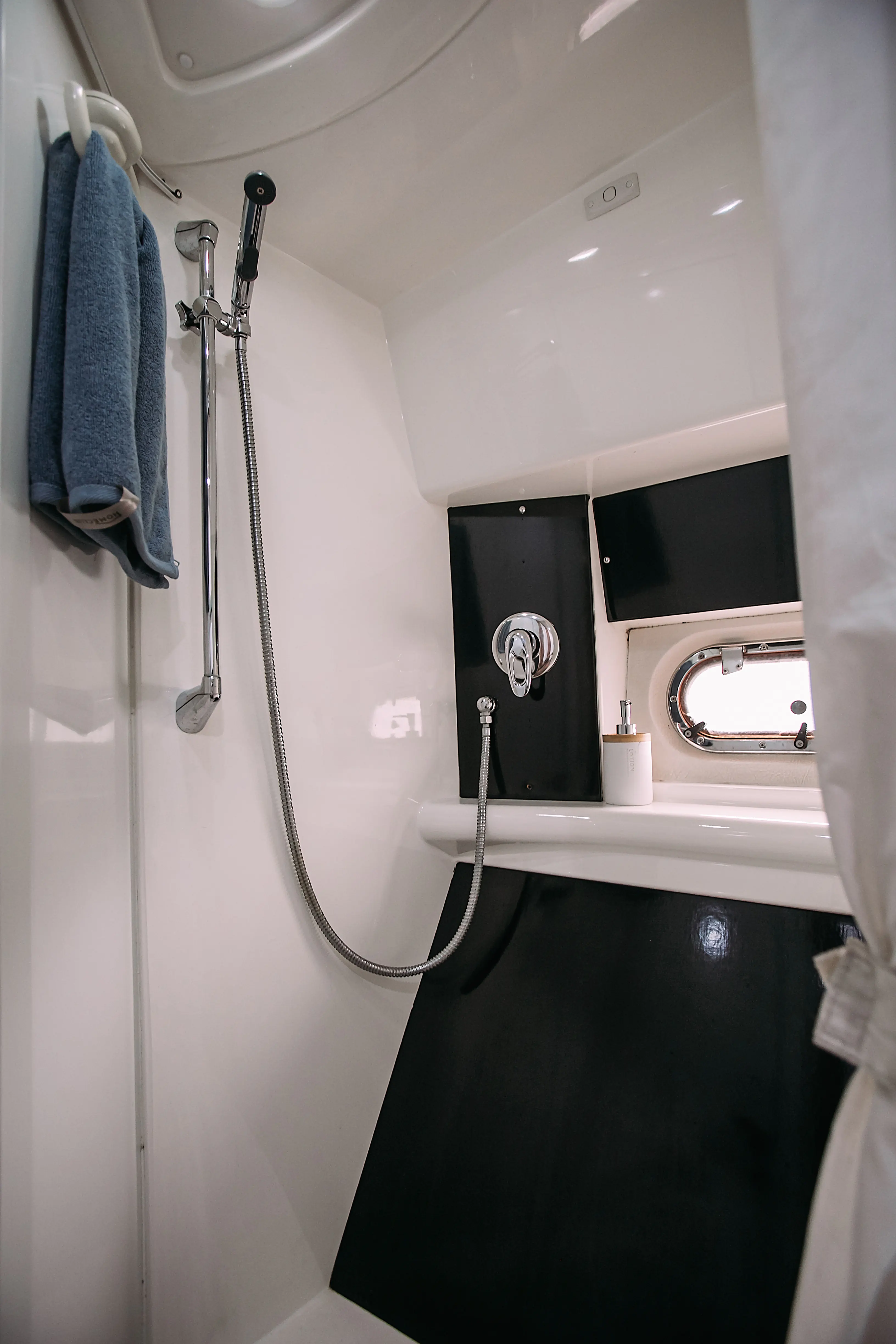 Яхта Sealine 39 AMO image- 30